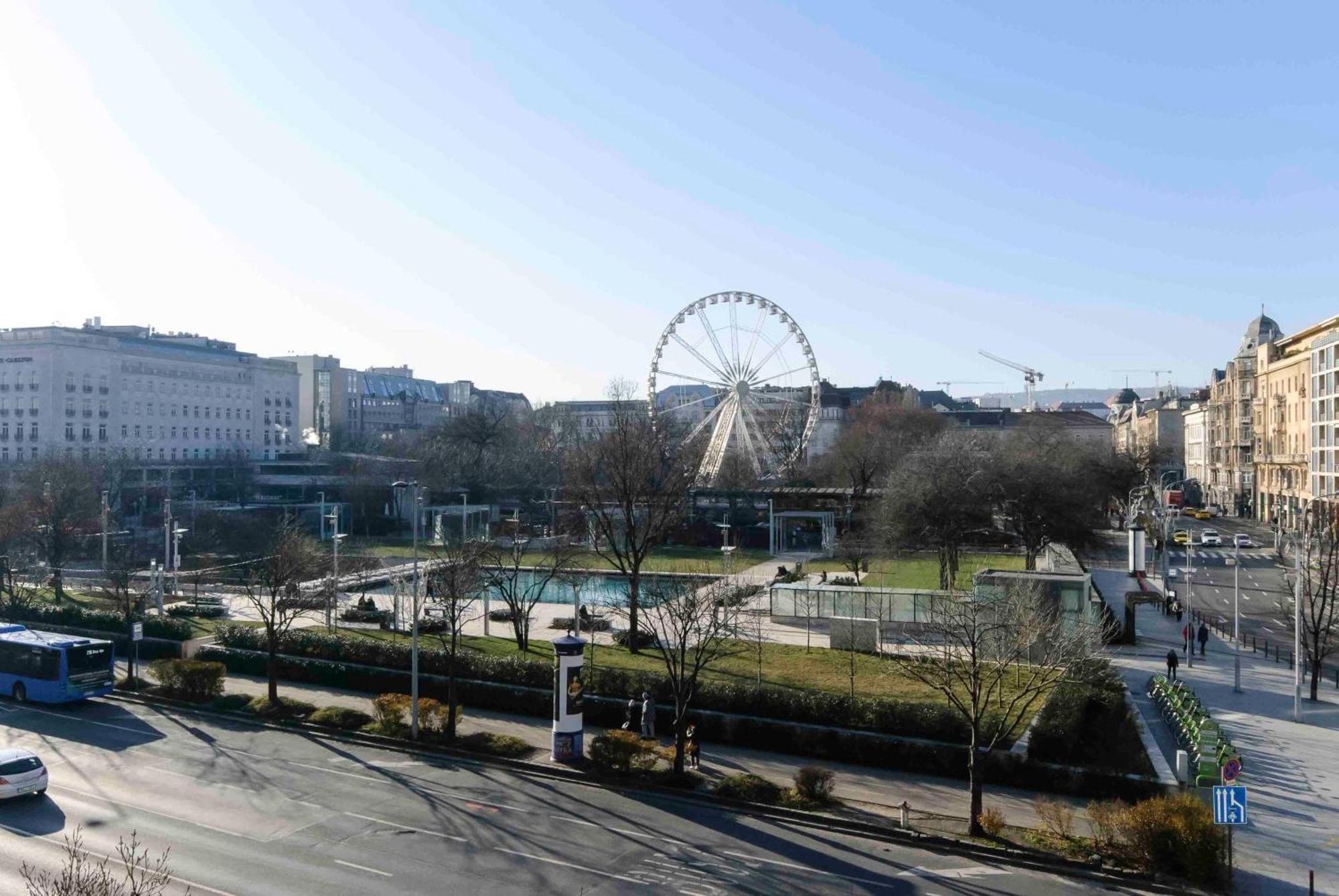 Big Wheel Panoramica Apartment Budapest Luaran gambar