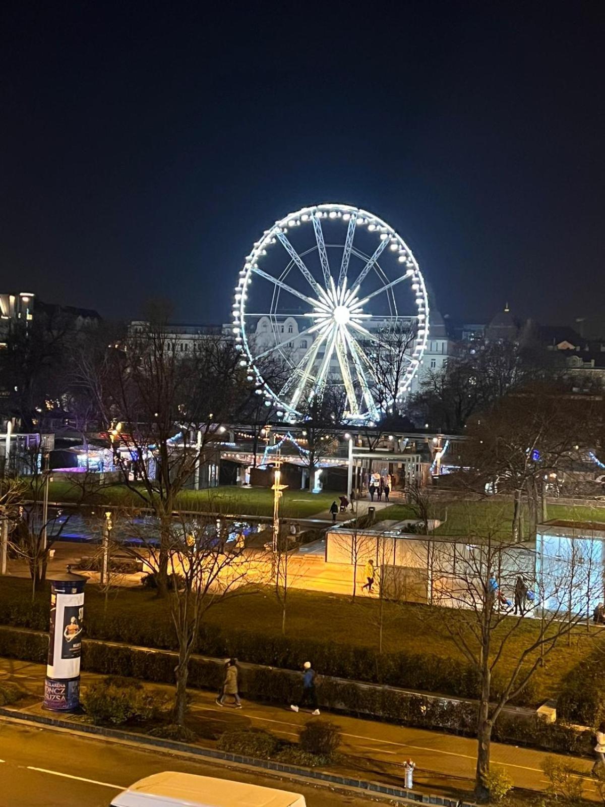 Big Wheel Panoramica Apartment Budapest Luaran gambar